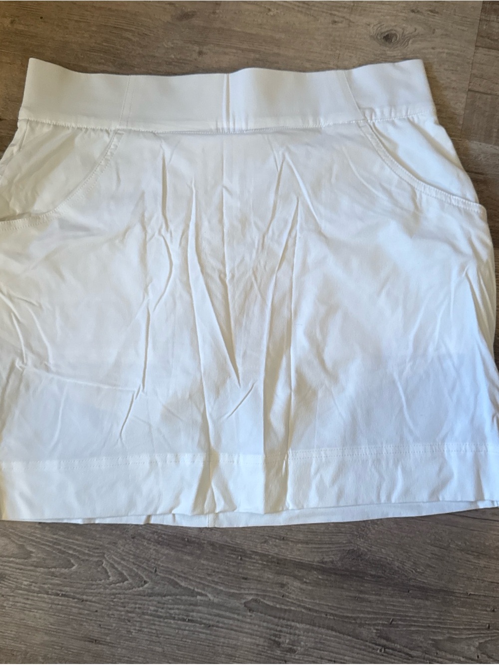 Columbia White Athletic Skort with Pocket Details size M